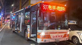 新北,中和,景平路,307公車,急煞,開車門,
