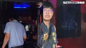 店裡的霓虹燈照樣閃爍，但氣氛早已不再歡樂。（圖／翻攝畫面）