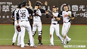 ▲中職35年季後挑戰賽G1，統一獅2：1擊敗樂天桃猿聽牌。（圖／記者劉彥池攝影）