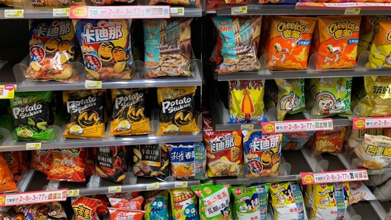 8年級回憶零食是哪個？他列這4樣當伴手禮