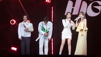 王心凌「拿槍射了」合體告五人新團名曝光