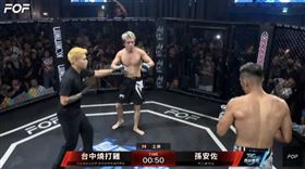 孫安佐和「燒打雞」韓森擂台較量慘敗，仍被讚勇氣可嘉。（圖／翻攝YouTube）