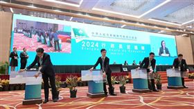 澳門第六屆特首選舉於10月13日舉行，本次選舉的唯一候選人、終審法院前院長岑浩輝獲得394票當選，得票率達98.9%，為歷屆最高。（圖／翻攝自澳門特別行政區官網）