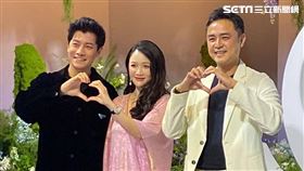 陳喬恩（中）和老公（左）以及明道（右）一同出席蕭敬騰婚禮。（圖／記者鄭尹翔、王意馨攝影）