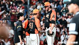▲中職35年季後挑戰賽G2，統一獅先發投手羅昂僅投2.2局退場。（圖／記者劉彥池攝影）