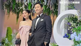 周興哲和趙岱新出席蕭敬騰婚禮。（圖／記者鄭尹翔、王意馨攝影）