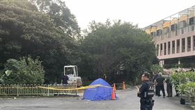 中央研究院旁水溝發現1具女性遺體，警方正在追查其身分。（圖／翻攝畫面）