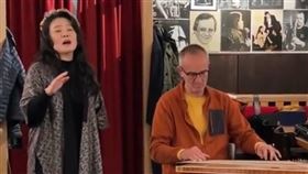 龔琳娜（左）和音樂家老鑼（右）結束婚姻。（圖／翻攝自微博）