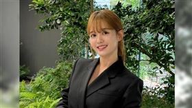 女星南寶拉的媽媽在21年來生下13名子女，她在家中排行老二，是5個女兒中最大的。（圖／翻攝自南寶拉IG）