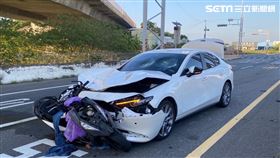 苗栗縣台61線與保福路口發生事故，造成1對表兄弟受傷送醫。（圖／翻攝畫面）