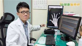 許登傑醫師建議，類風濕性關節炎患者在飲食方面以攝取天然食物為主，同時應減少食用油炸、加工等食品。