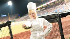 ▲樂天女孩巫苡萱穿「除獅」服跳中場舞。（圖／樂天桃猿球團提供）