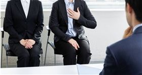 ▲一名女子面試時被問「正」字加一筆是什麼字。（示意圖／翻攝自photoAC）

