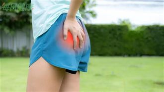 走路時「臀部、大腿外側」隱隱作痛？小心這病纏上你