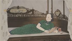 陳進赴日後曾拜近代美人畫大師鏑木清方為師，其代表作《悠閒》以一側臥雕花眠床的女子為題，2010年經北美館修復。圖/北美館提供