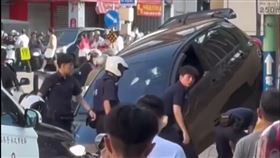 經查，發現朱男竟是通緝犯。（圖／翻攝畫面）