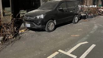 獨／天降玻璃、廢棄物！　轎車停路邊遭砸