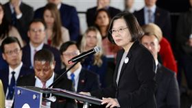 前總統蔡英文出席捷克首都布拉格舉行的「公元2000論壇」並發表演說。（圖／蔡英文辦公室提供）