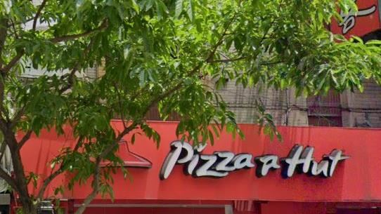 必勝客又出包?比薩盒打開「驚見醬料瓶」