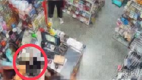 北市大同區太原路上一間玩具店日前被搶，警方也鎖定一名古姓女子涉案，南下逮人。（圖／翻攝畫面）