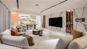 輕透明亮！中古屋蛻變輕奢白金風豪邸（圖／幸福空間）