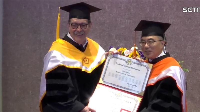 諾貝爾獎得主艾斯佩特　獲頒台大名譽博士