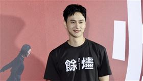 《餘燼》監製瞿友寧與導演鍾孟宏率領主要演員莫子儀、金士傑、劉冠廷、王柏傑、李銘忠、馬志翔、侯彥西。（圖／記者鄭孟晃攝影）