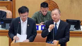 新北三重、土城2警執勤亡  警政署認定因公殉職新北市警察局三重分局厚德派出所警員黃瑋震、土城分局清水派出所長劉宗鑫執勤時，疑似遭毒駕撞死，警察局長廖訓誠（右）15日表示，警政署開會審議認定因公殉職，將提報銓敘部辦理撫卹。中央社記者王鴻國攝  113年10月15日