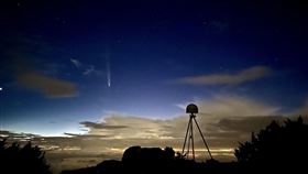 玉山氣象站捕捉到紫金山阿特拉斯彗星身影。（圖／氣象署提供）