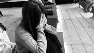 月薪3萬5撐全家！房東拒長租　23歲女崩潰