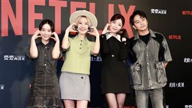 由左至右總製作人戴天易、許莉廷、Lulu 黃路梓茵、郭雪芙、楊銘威、導演吳宗叡出席Netflix《此時此刻》金鐘59入圍聯訪。（圖／記者鄭孟晃攝影）