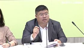 ▲民進黨立院黨團16日召開記者會回應輿情議題及談總預算，吳思瑤、蔡易餘出席