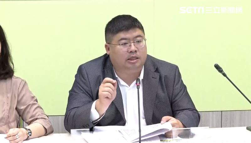 陳玉珍牙齒早就斷！綠委酸：進擊的巨人？