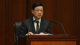 香港行政長官李家超在施政報告中仍然強調維護國家安全，並指公職人員在這方面責無旁貸，同時預告將會推動更多愛國教育。（圖／翻攝自香港政府官網）