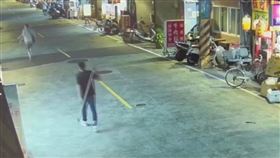 新店男酒後失態，竟當街打人。（圖／警方提供）