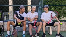 BL網路劇《一拍即合》由劉丞（右起）、游書庭、鄧雨忱、李又柔、杜韋立飾演。（圖／艾迪昇傳播提供）