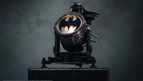 限定珍藏版商品：「蝙蝠信號燈珍藏版耳機保護殼」。（圖／品牌業者提供）