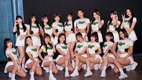 夢想家啦啦隊Formosa Sexy隊長梓梓帶領與新成員們全亮相。（圖／翻攝自formosasexytw IG）