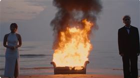 〈在加納共和國離婚〉情侶認分手。（圖／翻攝自菲道爾YouTube）