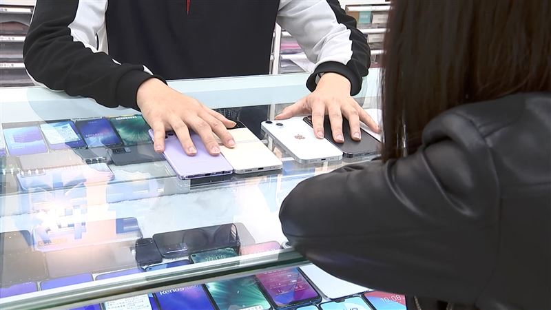 手機降價榜！冠軍省破萬　i16價錢大跳水
