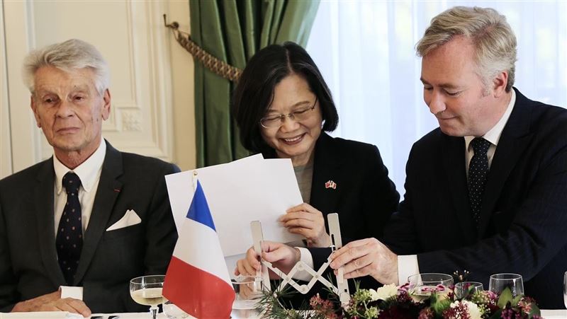 無視中共　法議員：見小英的快樂超越一切