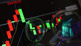 台積電下挫　台股早盤跌逾400點（3）美股4大指數收低，台股16日開低，早盤落至22866點，下跌逾400點，台積電早盤最低為1035元，下跌35元，整體盤勢開低，但接近盤中跌幅有逐步收斂的趨勢。中央社記者王騰毅攝　113年10月16日