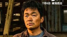 ▲王寶強、電影《八角籠中》（圖／翻攝自微博）