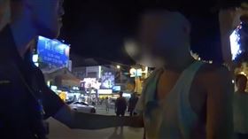 饒河夜市違規擺攤遭開罰！老闆「竟要求員工繳罰單」他下秒氣炸砸店。（圖／翻攝畫面）