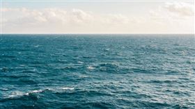 2018年美國科學家發現馬里亞納海溝數百萬年間已吞噬約3000萬億噸海水。（示意圖／翻攝Pexels）