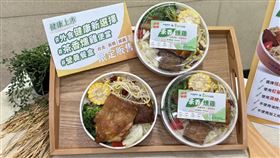 台鐵推出全新茶香燻雞鐵路便當，不僅蔬菜增量也選用非油炸豆製品，相當健康。（圖／台鐵公司提供）