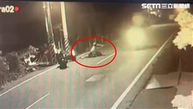 彰化,埔心,隨機傷人,木柄針錐,攔車,刺眼,無人幫忙（圖／翻攝畫面）