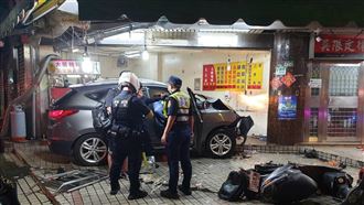 15歲少年駕車蛇行撞臭豆腐攤　3人身亡