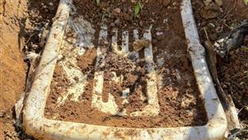 學校時空膠囊埋8年　開箱瞬間全場破防：跟夢想一樣變成一灘爛泥。桃園市立中興國中