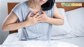 嚴重氣喘是因呼吸道慢性發炎導致產生過度敏感反應，這時患者就會持續性出現氣喘相關症狀。